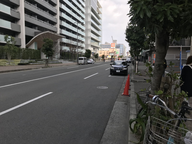 キュラーズ新大阪店の目の前の道路